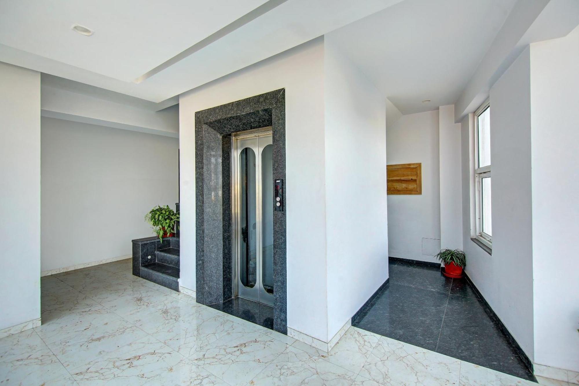 Super Townhouse Geetanjali Inn Gurgaon Dış mekan fotoğraf