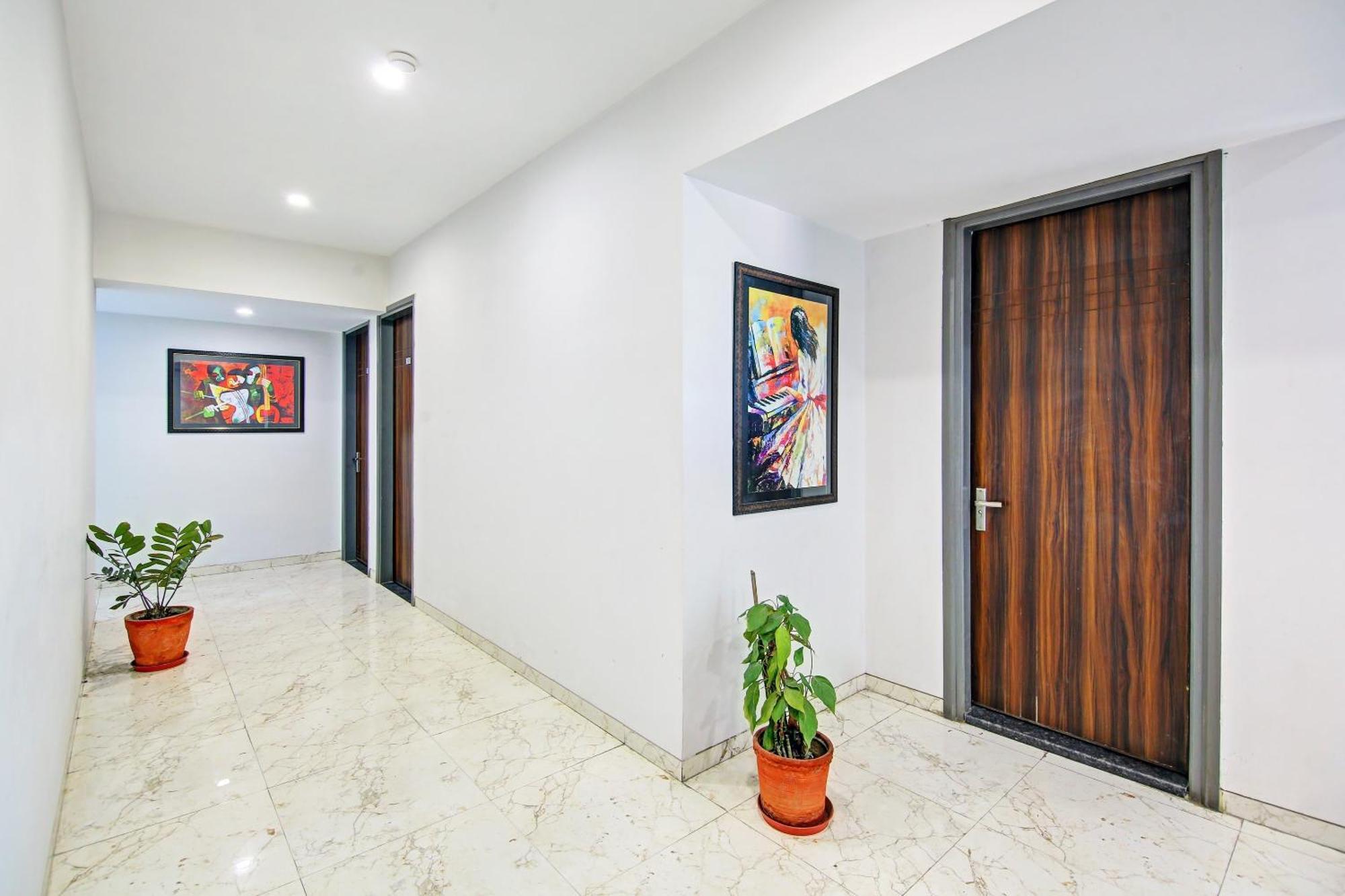 Super Townhouse Geetanjali Inn Gurgaon Dış mekan fotoğraf