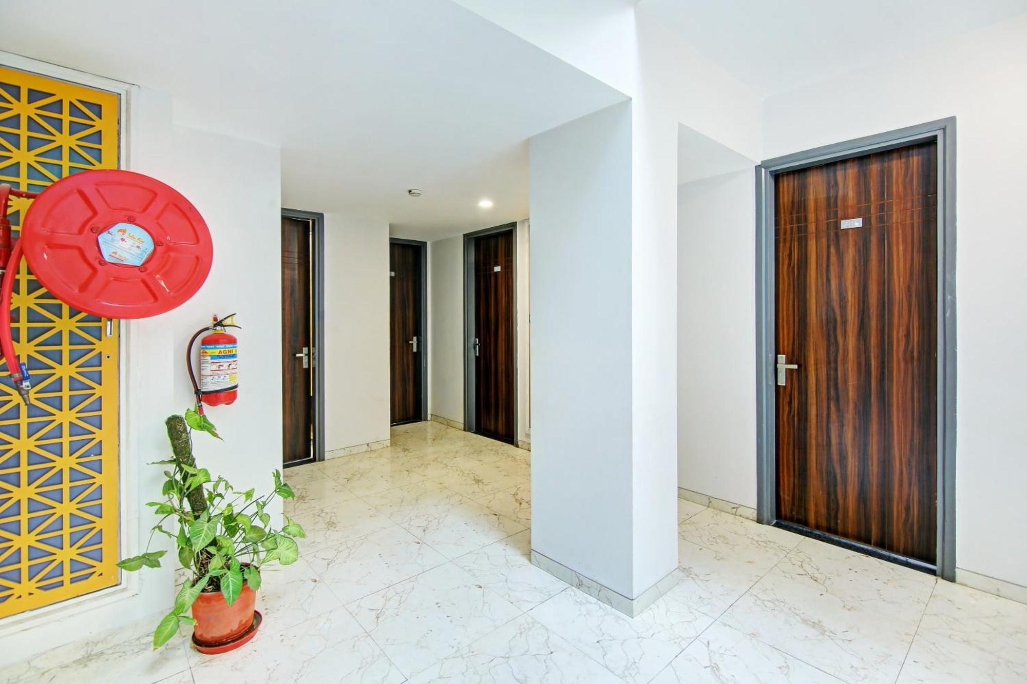 Super Townhouse Geetanjali Inn Gurgaon Dış mekan fotoğraf