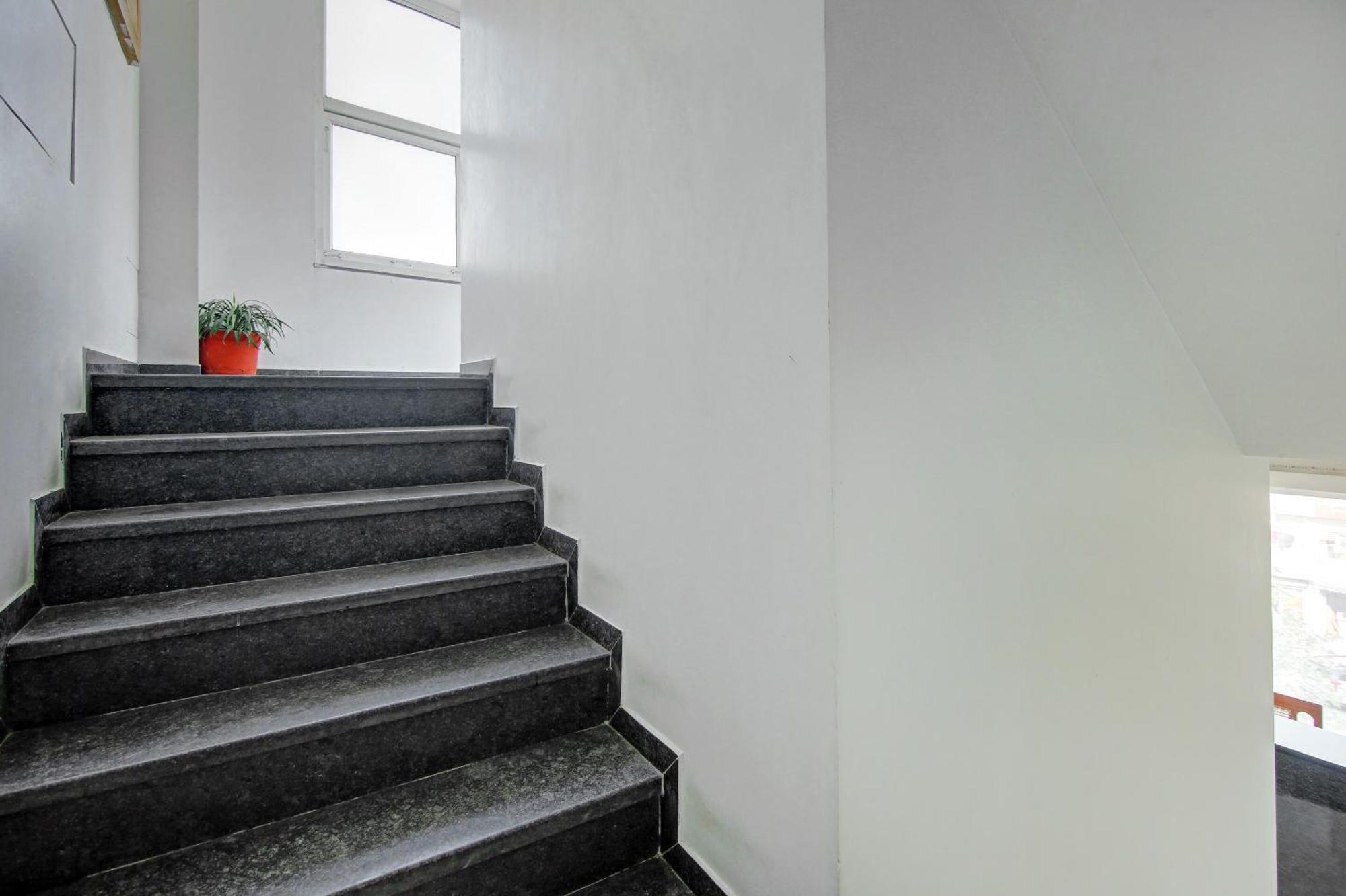 Super Townhouse Geetanjali Inn Gurgaon Dış mekan fotoğraf